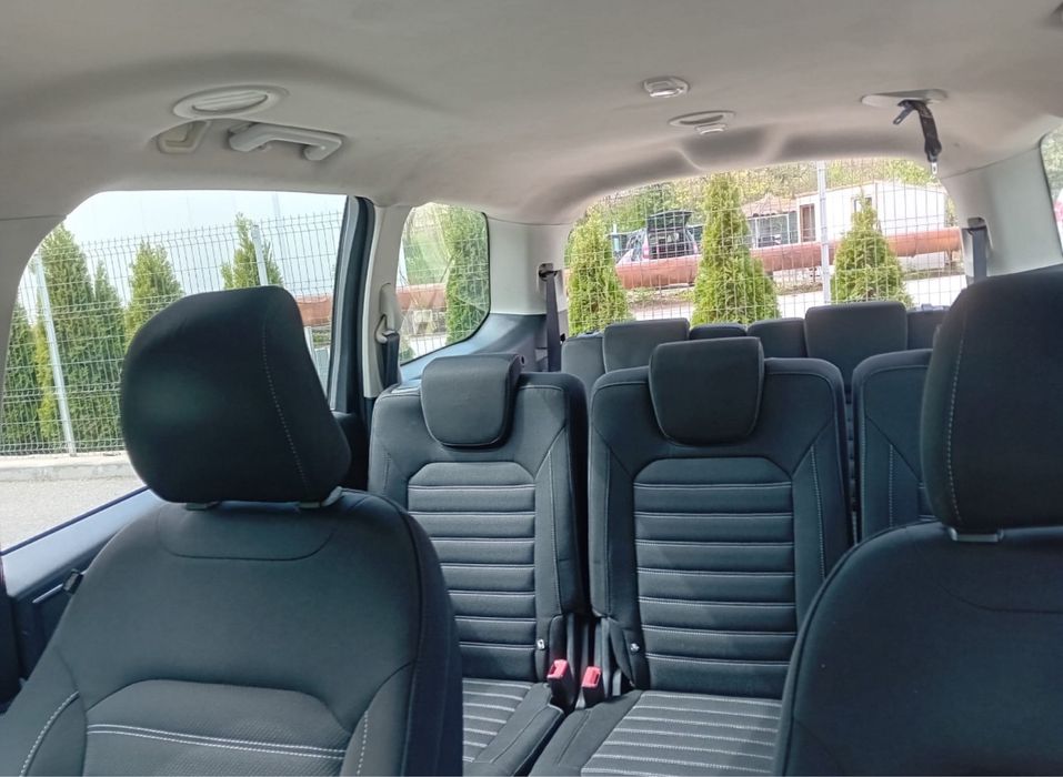 Inchirieri auto Bucuresti 7 locuri Rent a car Bucharest van 7 locuri