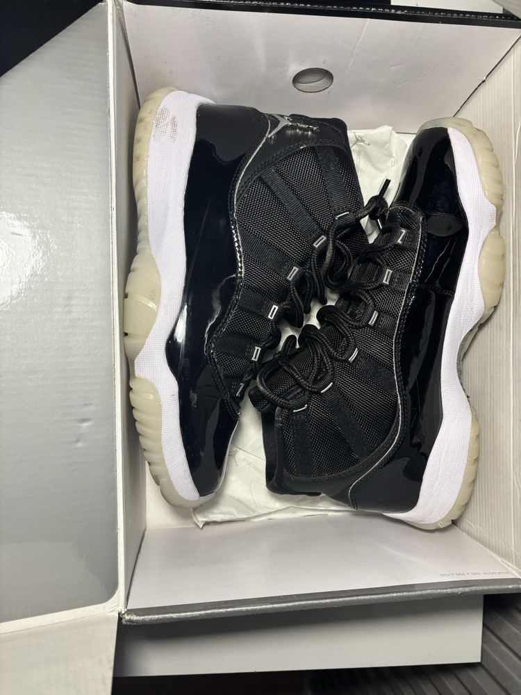 Air Jordan 11 Black and White