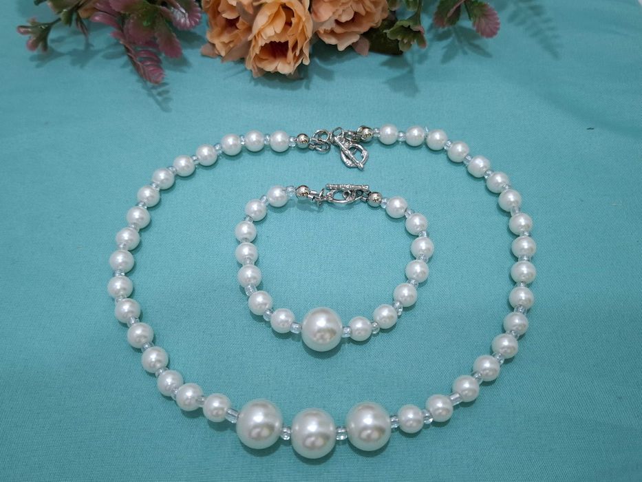 Комплекти колие + гривна със синтетични перли