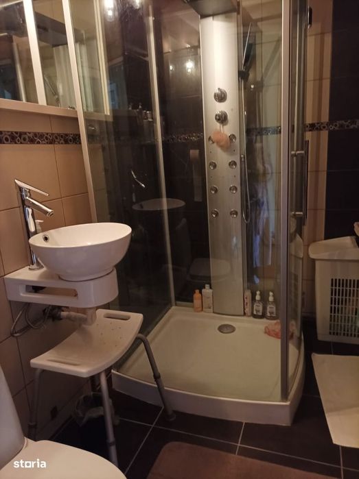 Vând apartament 3 camere Robea