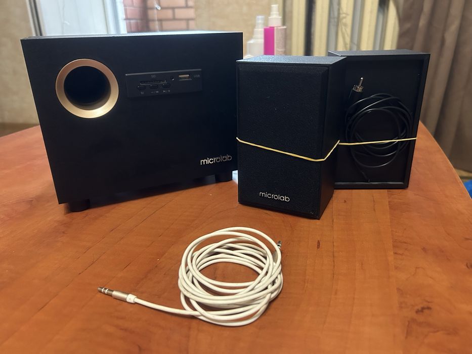 Продам акустическую колонку MICROLAB