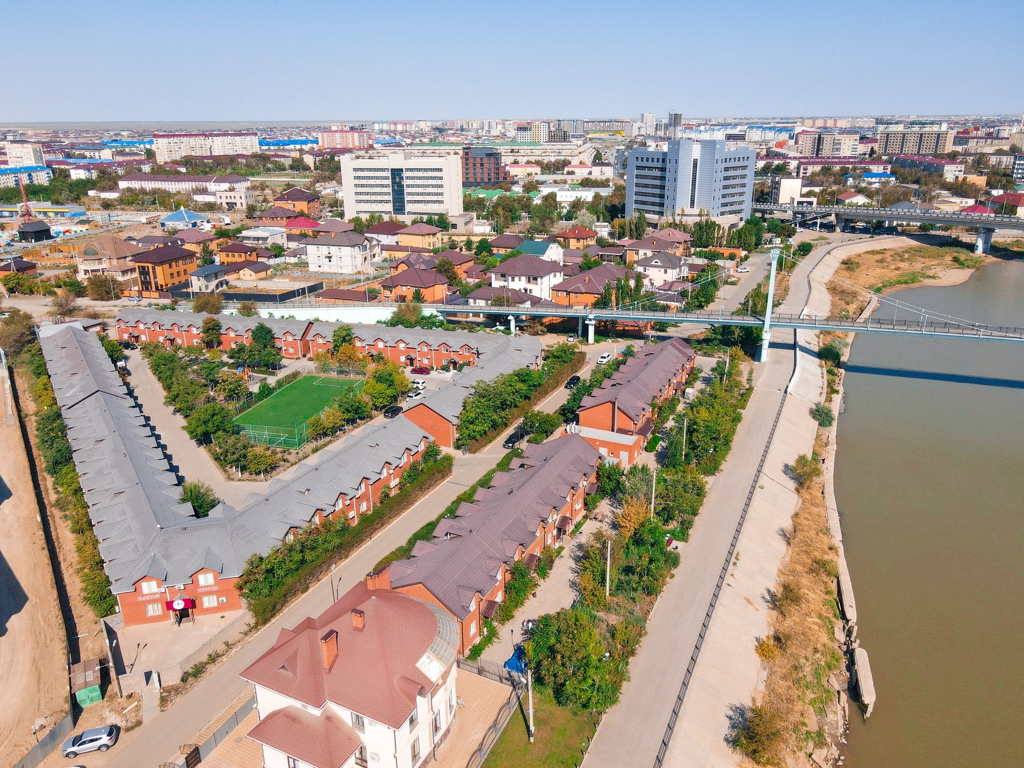 Продается 4-х ком таунхаус на берегу Урала в центре города