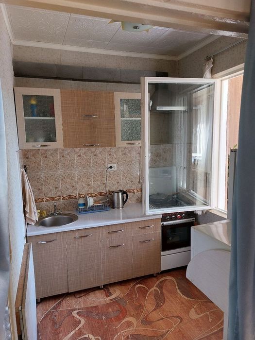 Срочно Продаю 2 ком квартира на 3 этаже 4 этажного дома. Авиосозлар 2