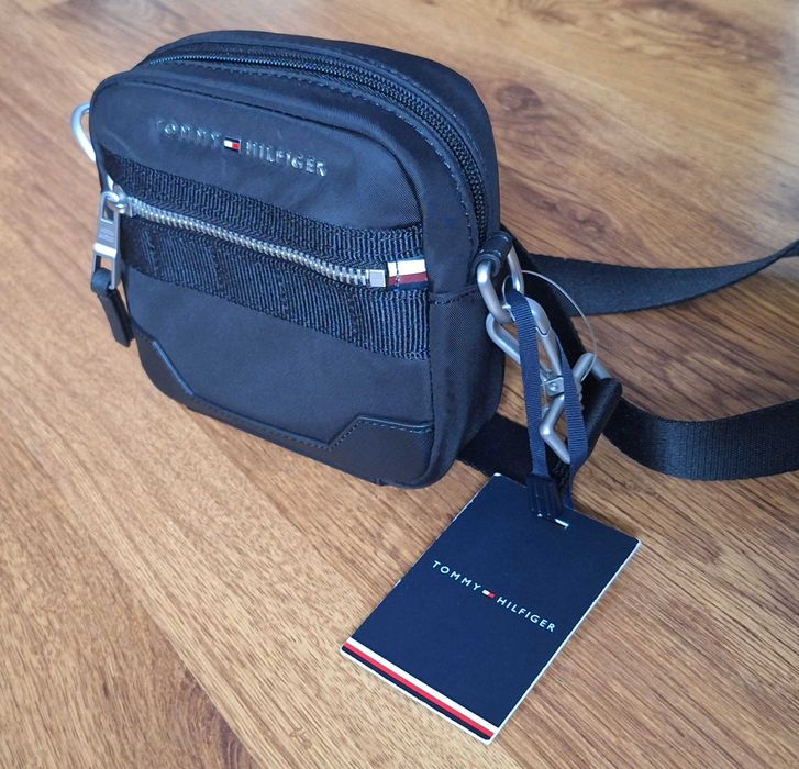 Чанта 
Tommy Hilfiger