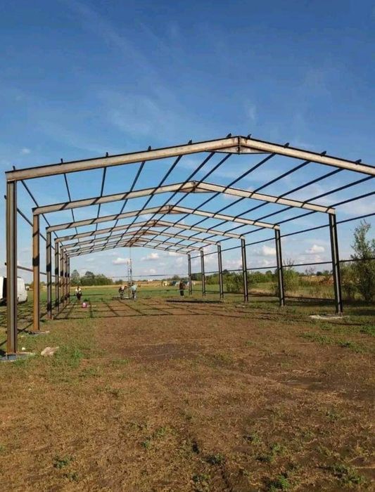 Structură metalică pentru adăpost, potrivită pentru diverse utilizări,