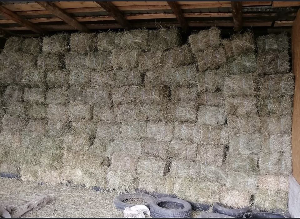 Baloti de fan si otava