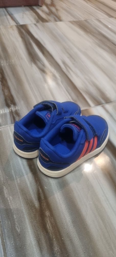 Оригинални Детски сандали и маратонки Adidas номер 25