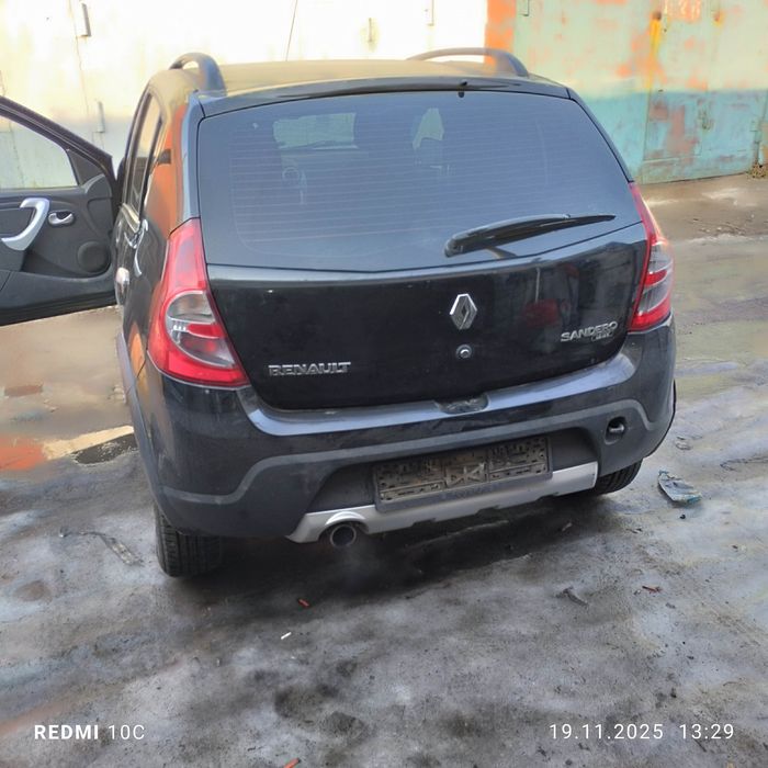 Рено Сандеро  в наличии по запчастям