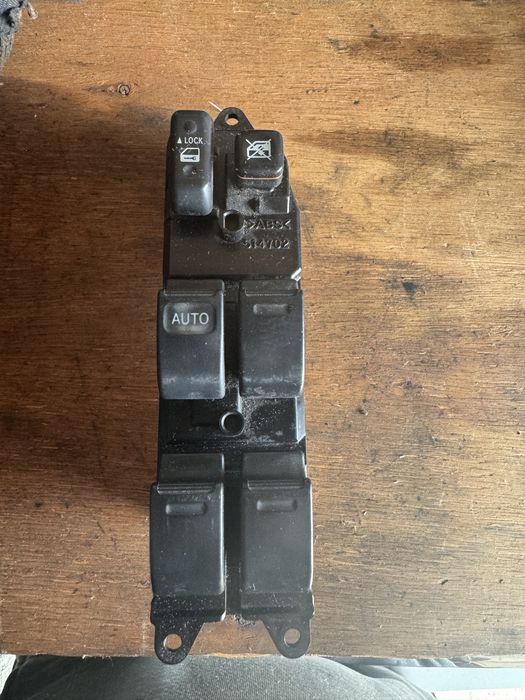 Кнопки  стеклоподъемника на Toyota Camry 30, 35 арабская сборка