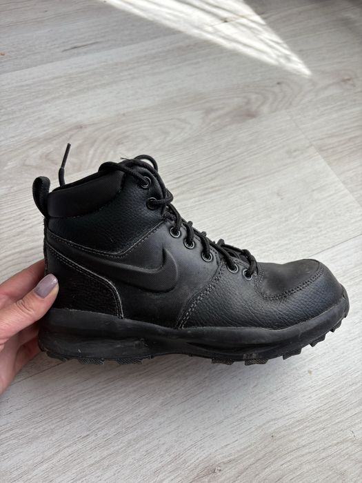 Обувки за момче Nike. Обувани 1 - 2 пъти. Много запазени………………………………..