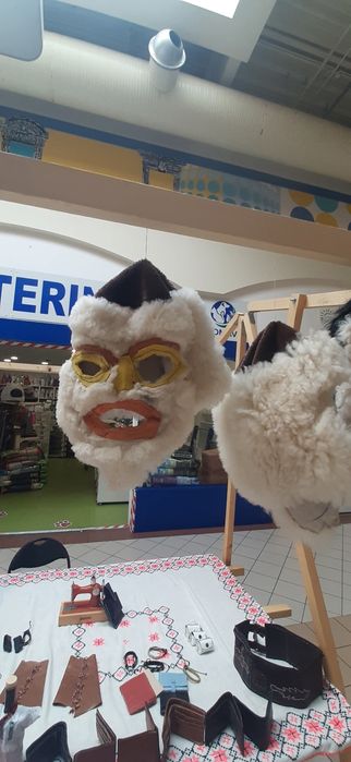 Măști tradiționale românești din blana naturala de oaie lucrate manual