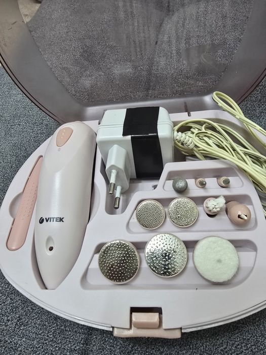Маникюрный набор "Vitek".