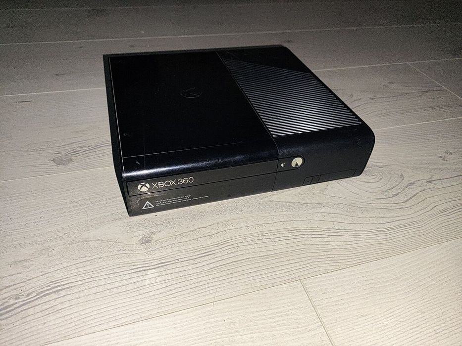 Продам на запчасти XBOX 360 E