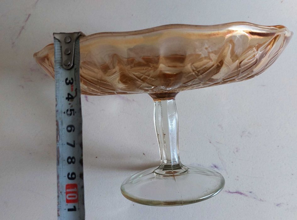 Конфетница, ваза на ножке. Неман, стекло