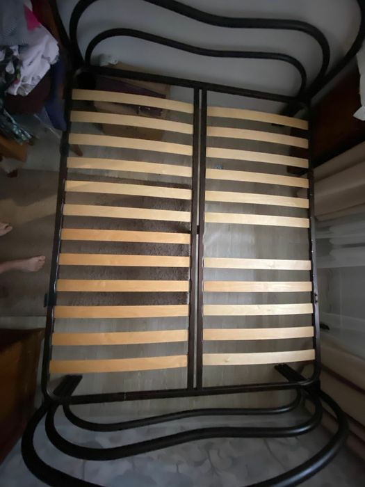 Продам кровать с матрасом