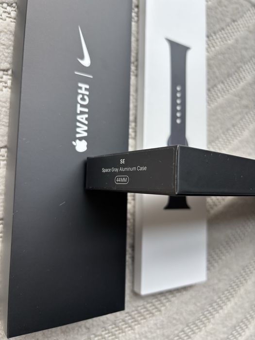 Apple Watch SE 44 space gray