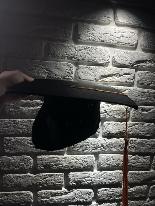 продам шляпу, шапку выпускника, конфедератка