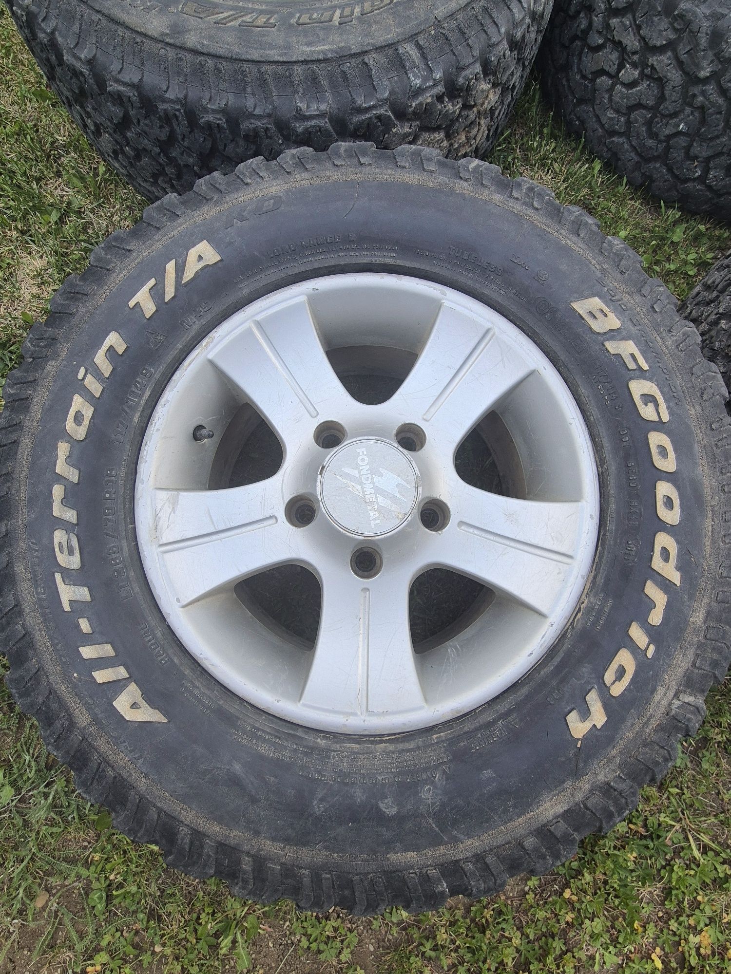 Гуми с джанти 265/70/R16