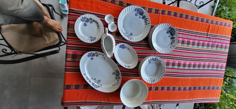 Set farfurii pentru servirea mesei