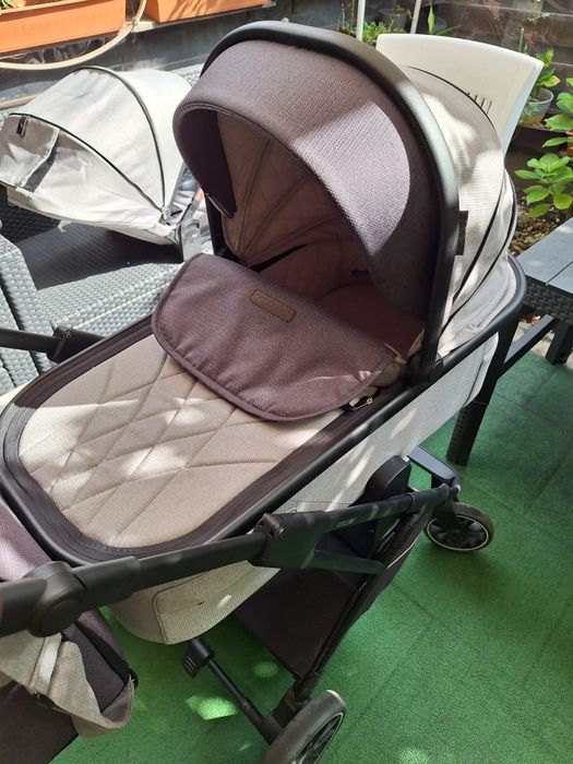 Carucior bine intretinut cu landou si atasament sport, detasabile