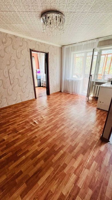 Продам 2комн на 12мкр средний этаж