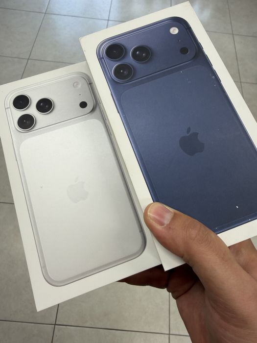 iPhone 17 Pro Max 256 silver,blue