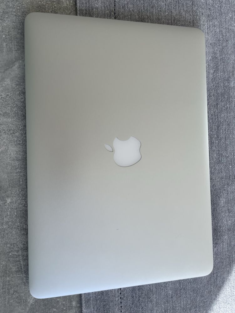 Macbook air, early 2015, 13 inch