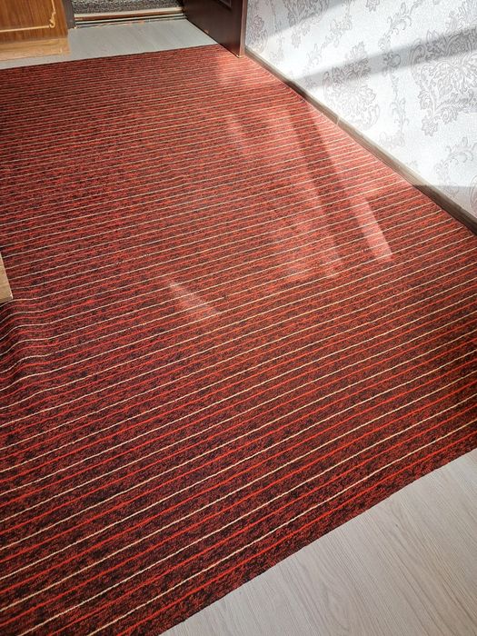 Продается палас. В хорошем состоянии