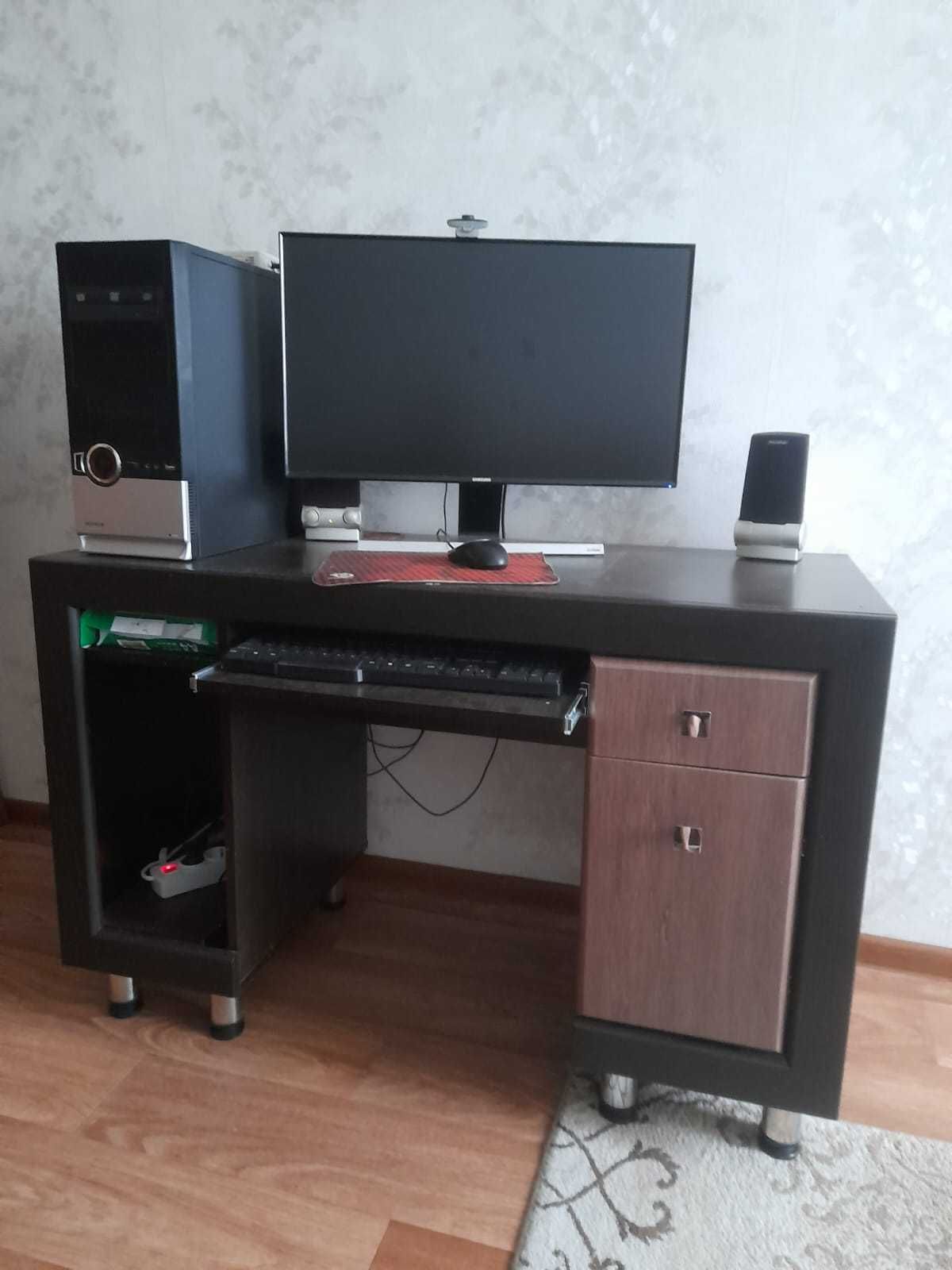 Продам компьютерный стол