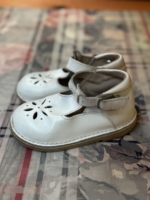 Pantofi albi piele 22