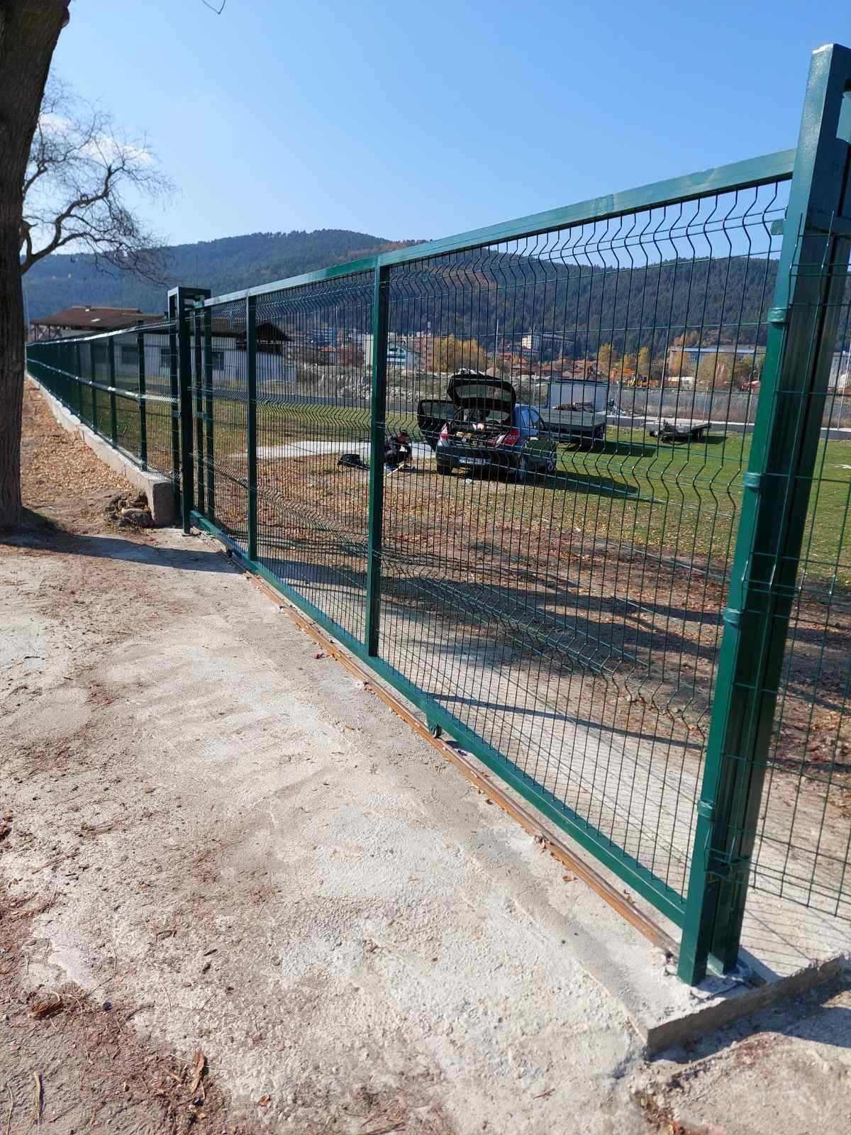 Оградни пана, колове, декоративна мрежа, вратички