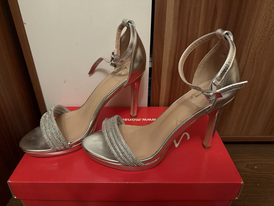 Сребърни токчета