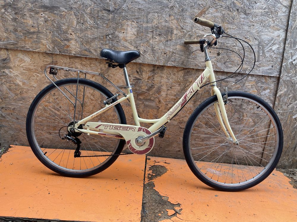 Bicicleta traditional cadru dama roti 28”