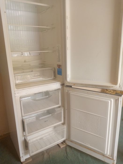 Xaladilnik Indesit