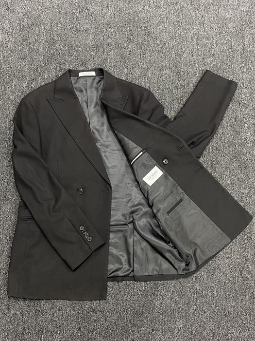 Черный костюм, SHOQAN