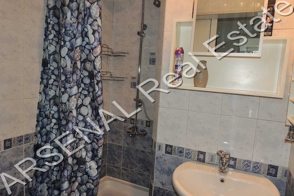 Тристаен апартамент под наем, Център