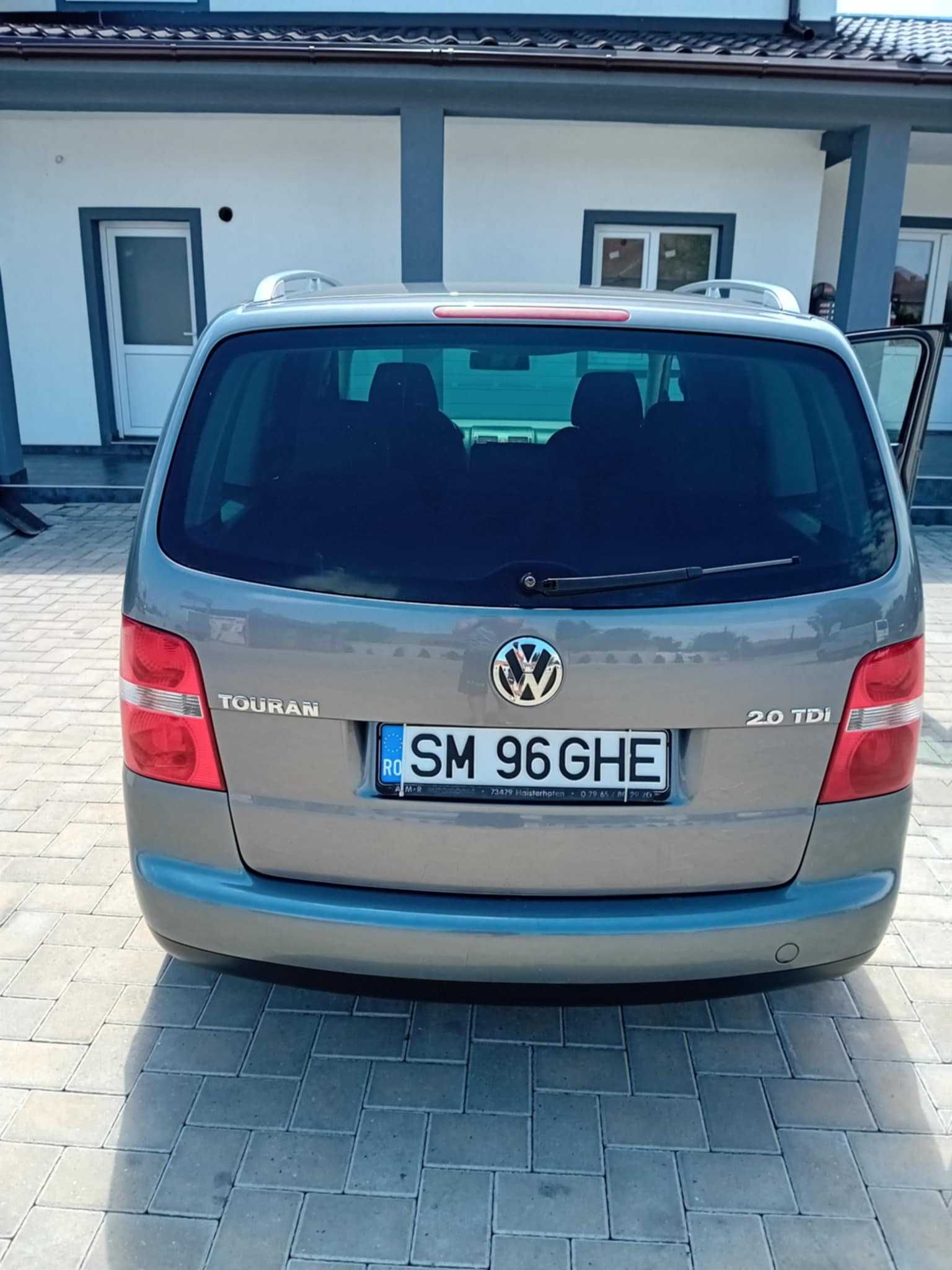 Vând Volkswagen Touran