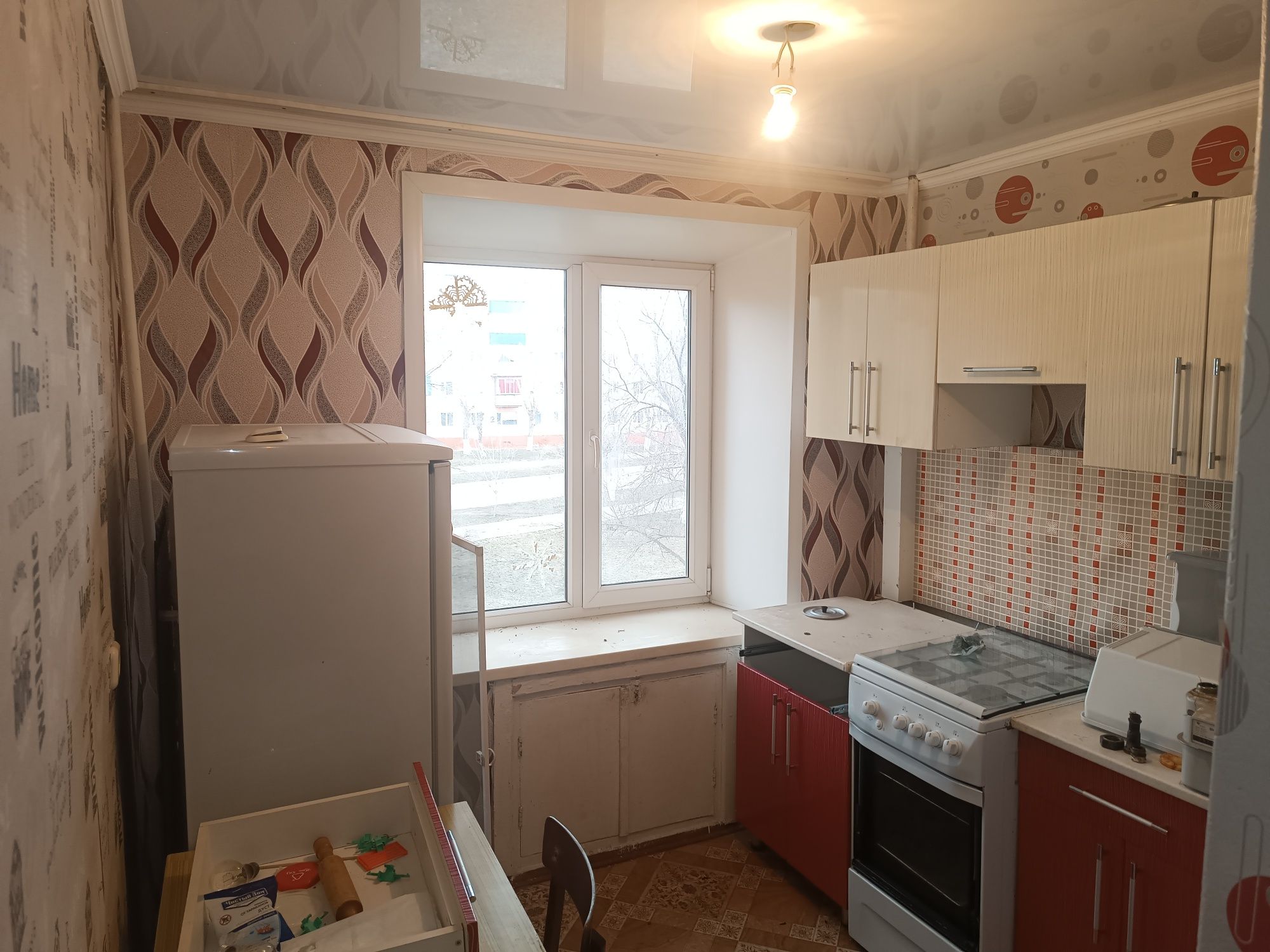 Продам однокомнатную квартиру г.Лисаковск 2-6, балкон застеклен.