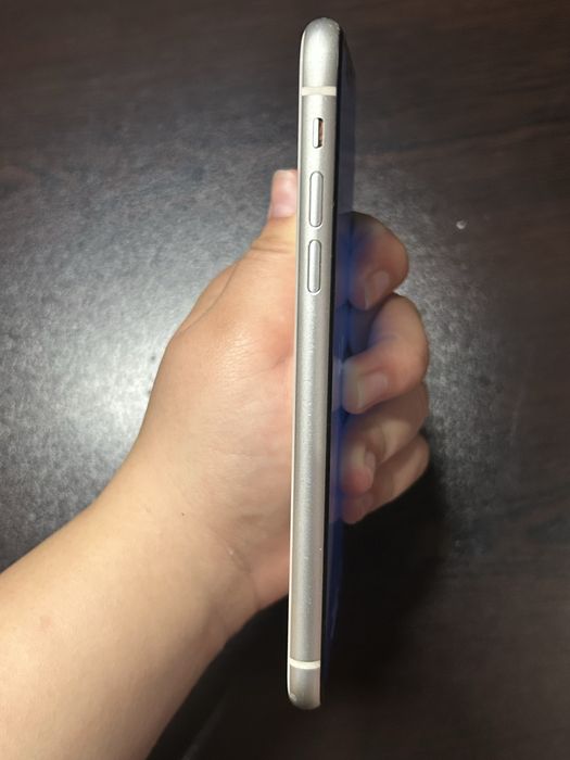 IPhone 11, 64GB използван