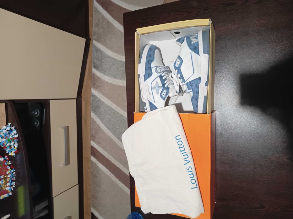 Adidași Louis Vuitton