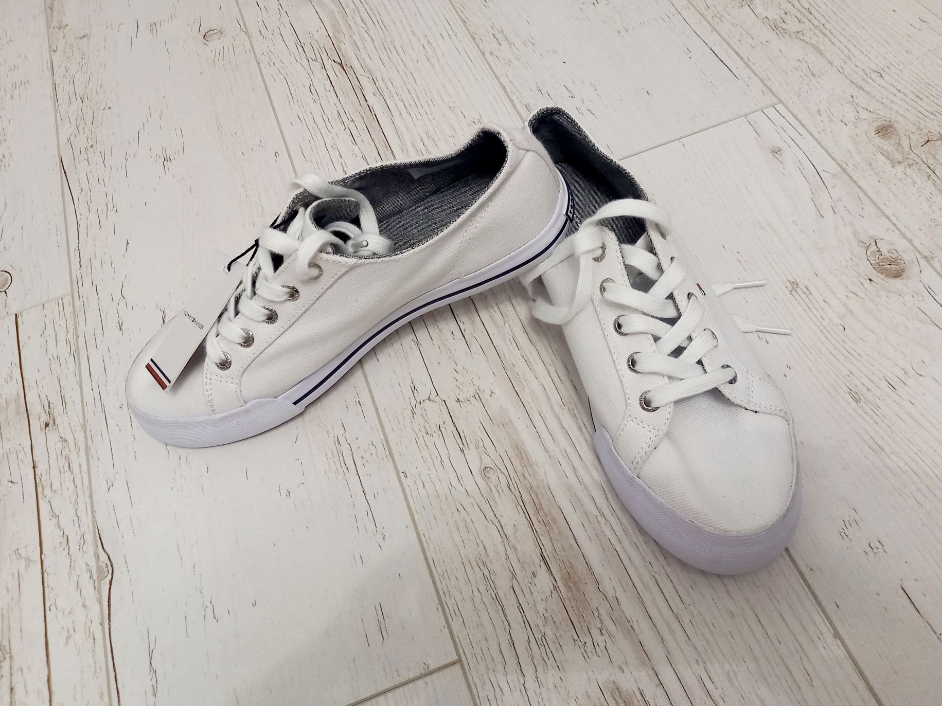 Tommy Hilfiger-Ориг.кецове Нови!!!