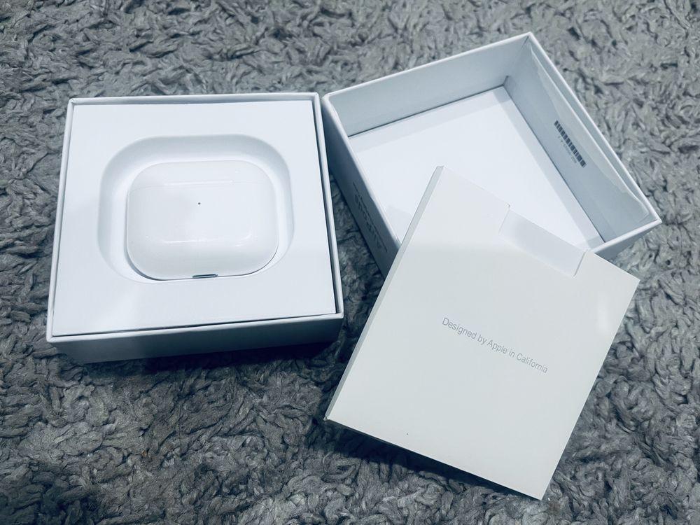 Airpods новые в отличном состояний