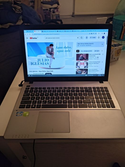 Laptop ASUS i3 , hard SSD 238 GB, 8GB RAM, win 10 pro licență