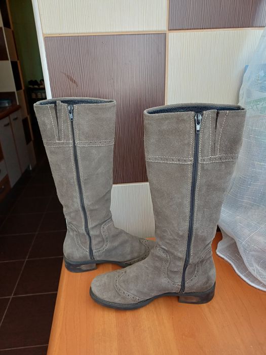 Vand cizme de dama din piele naturala  intoarsa.