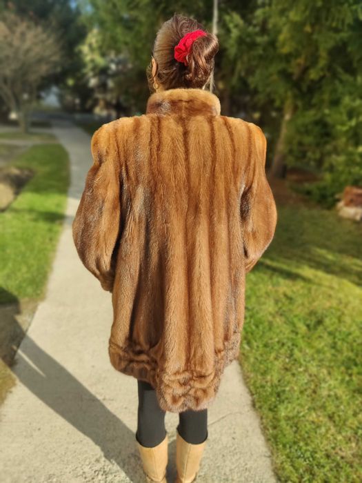 Haina de Blana Naturala de Nurca Aurie 2XL  NOUA (Nr 28BIS)