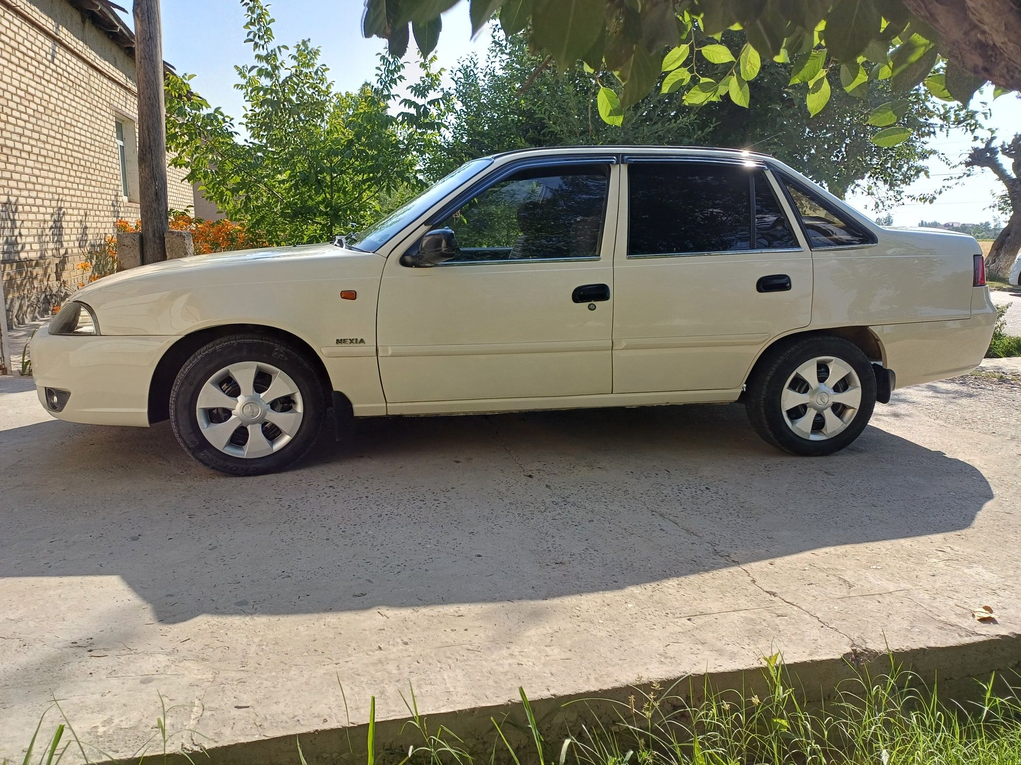 Nexia 2 sotiladi motor sons gibrit 1,5 narxi 3500$