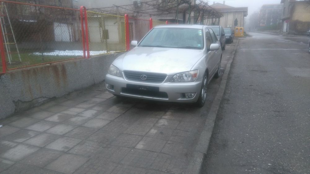 Lexus is 200 на части