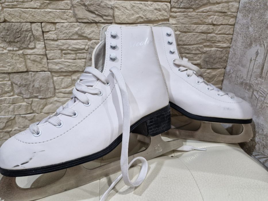 Коньки женские кожаные
