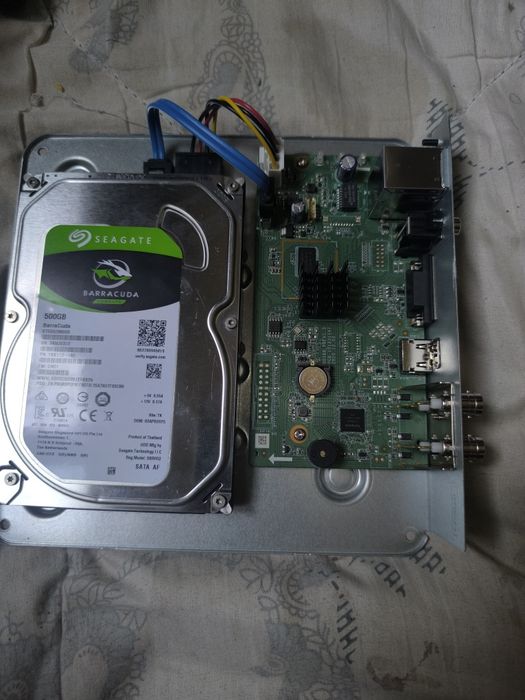 Продам видеорегистратор Hikvision