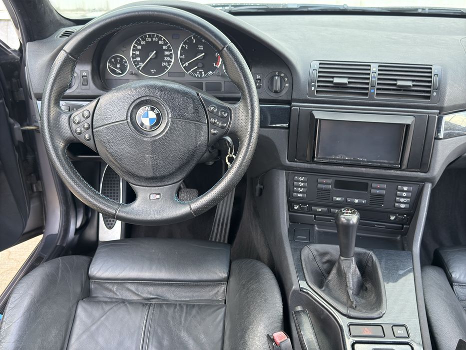 Bmw 540i ///M pachet V8 MANUAL de fabrica/Alcantara/Trapa/Perdeluta